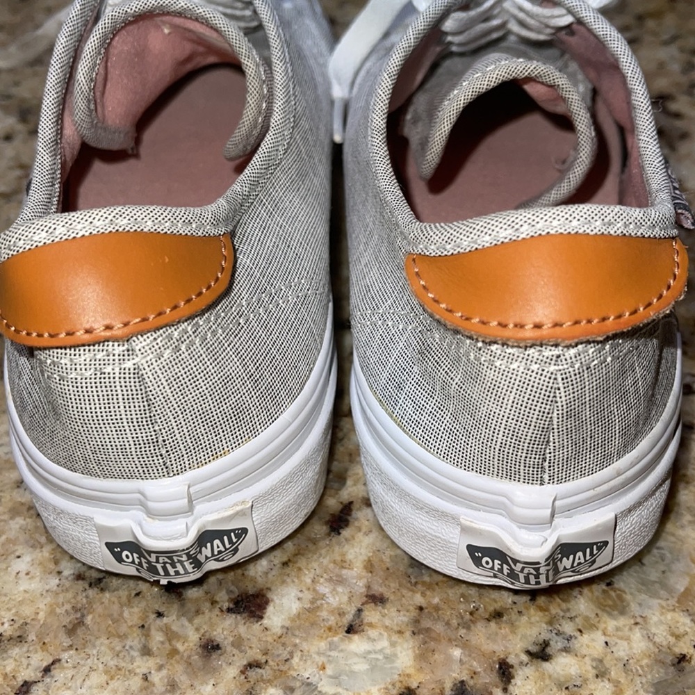 Vans - Picture 7 of 8